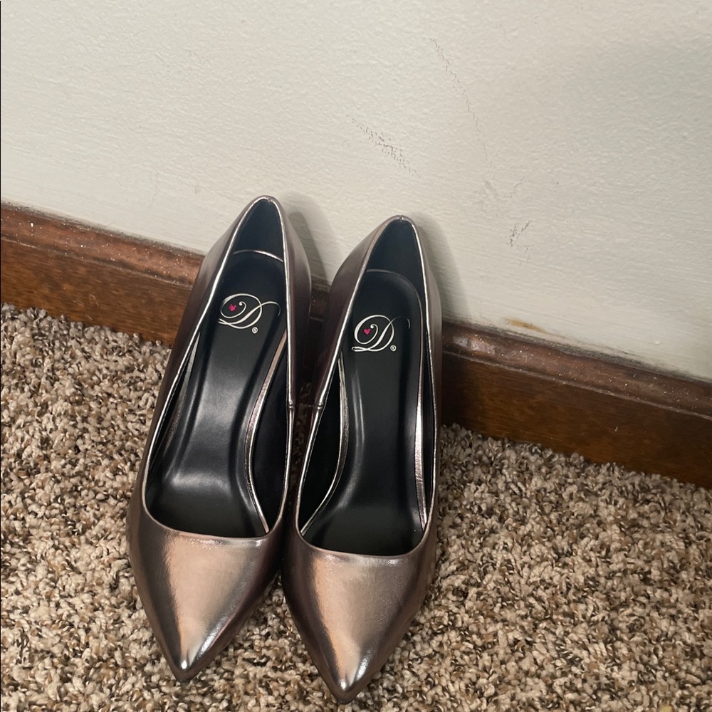 Chic Bronze Heels